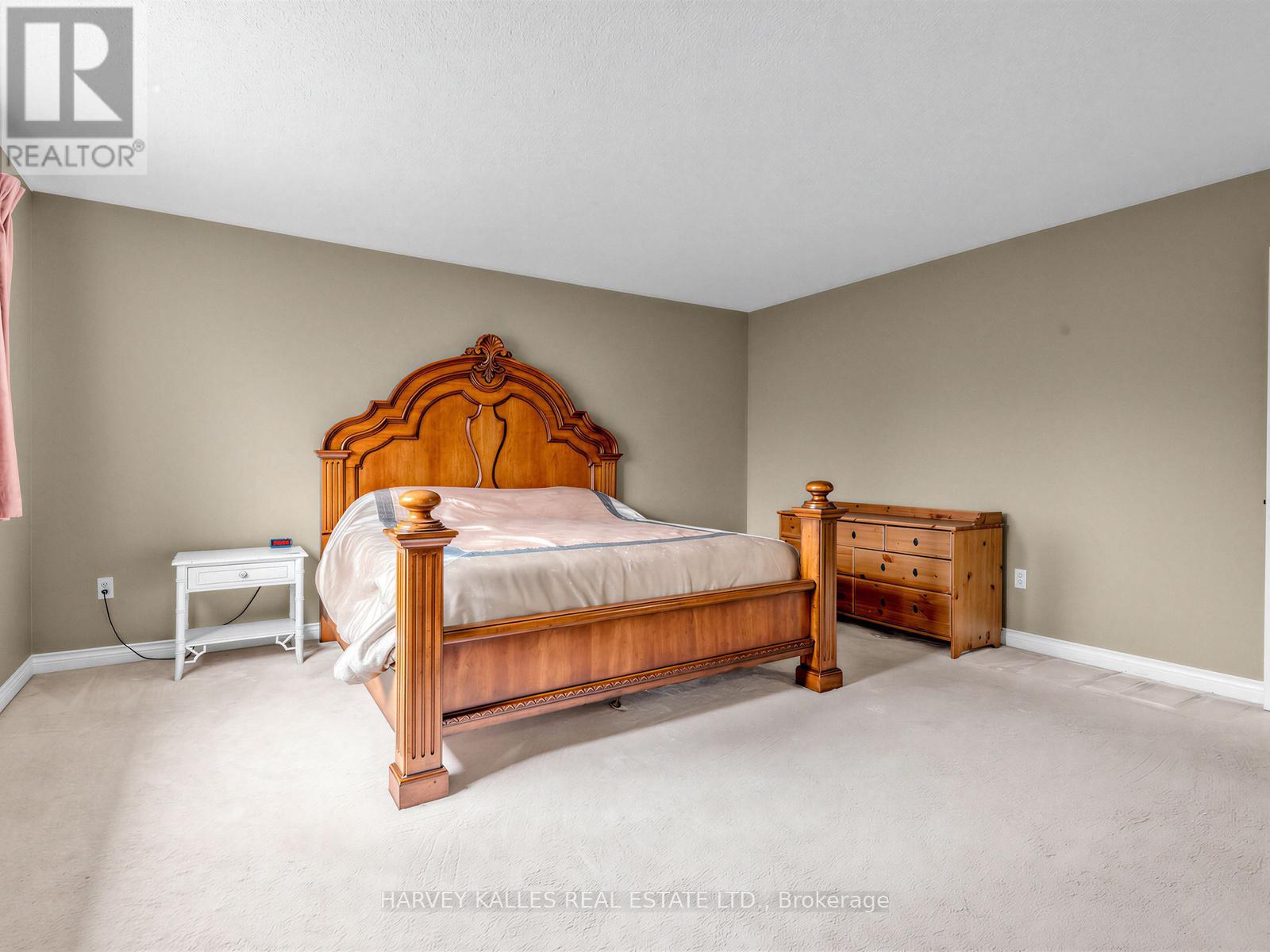 82 BOWRING WALK