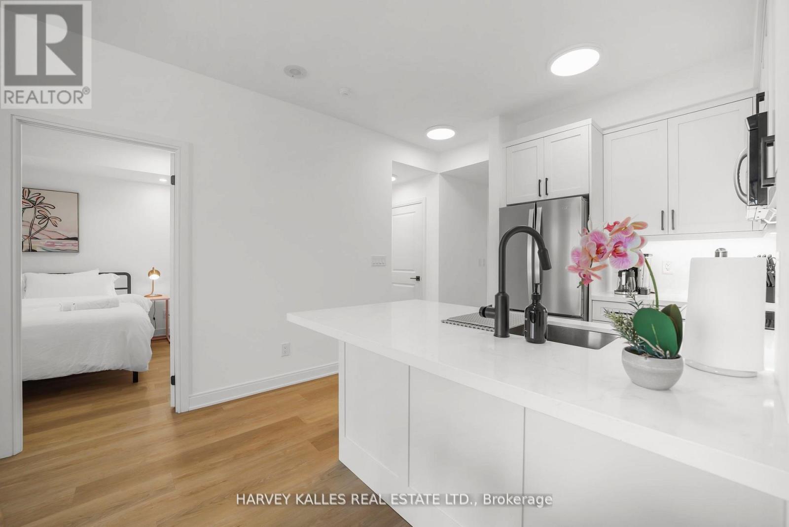 1606 - 18 YORKVILLE AVENUE