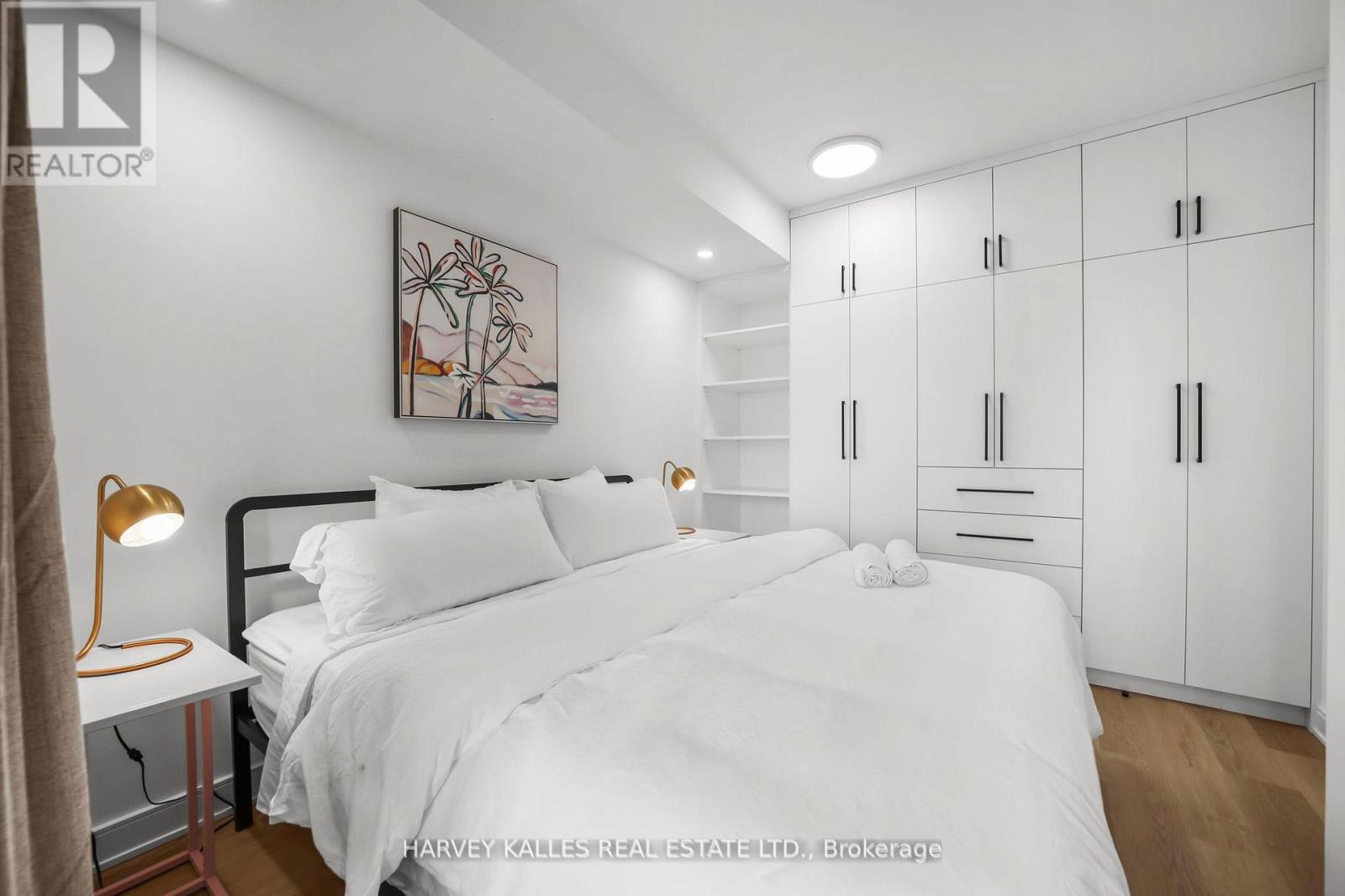 1606 - 18 YORKVILLE AVENUE