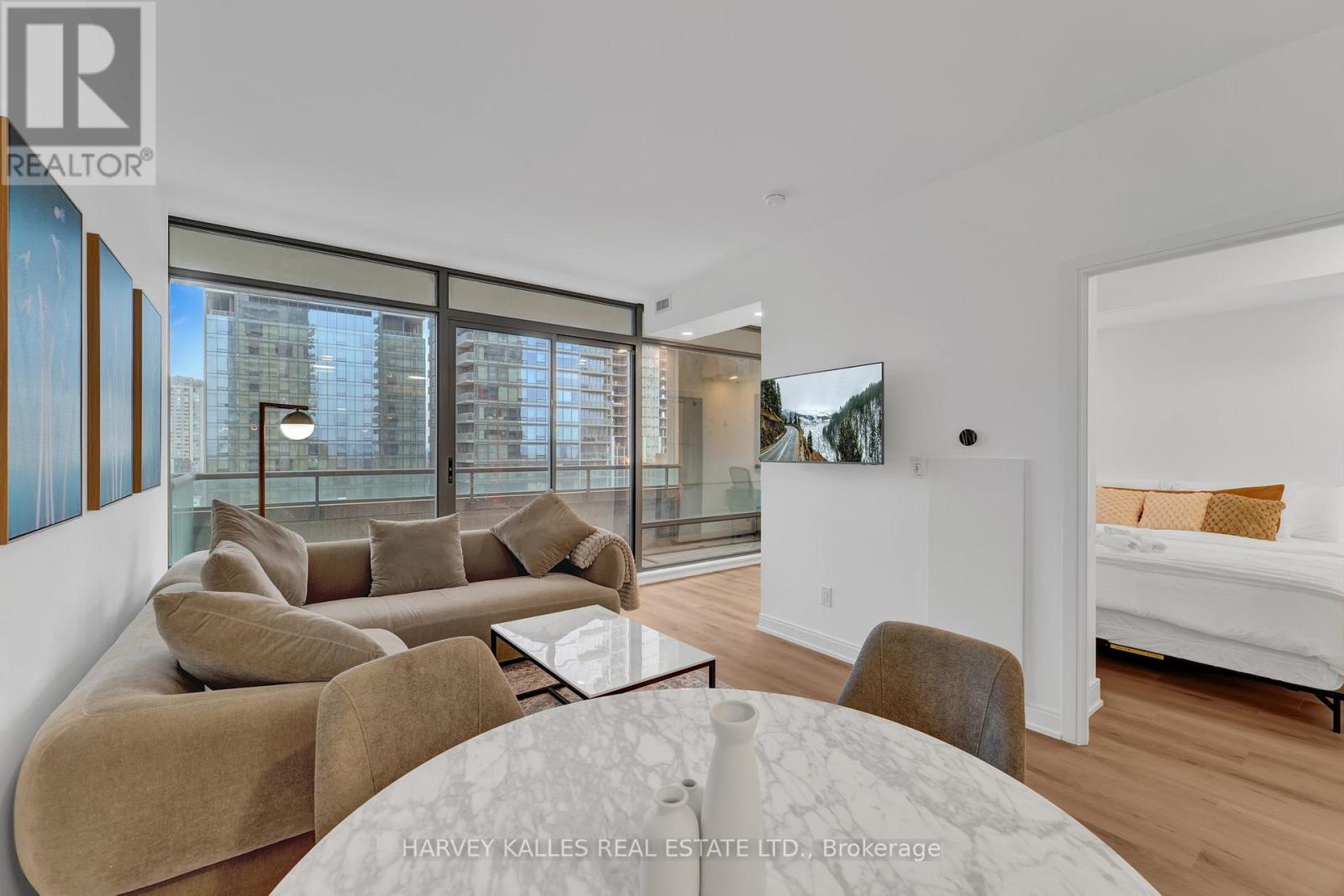 1606 - 18 YORKVILLE AVENUE