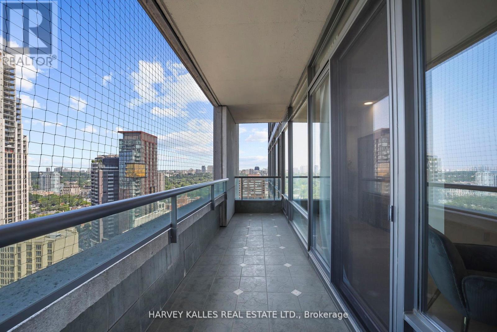 1606 - 18 YORKVILLE AVENUE