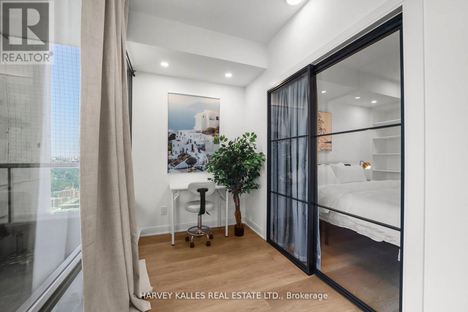 1606 - 18 YORKVILLE AVENUE