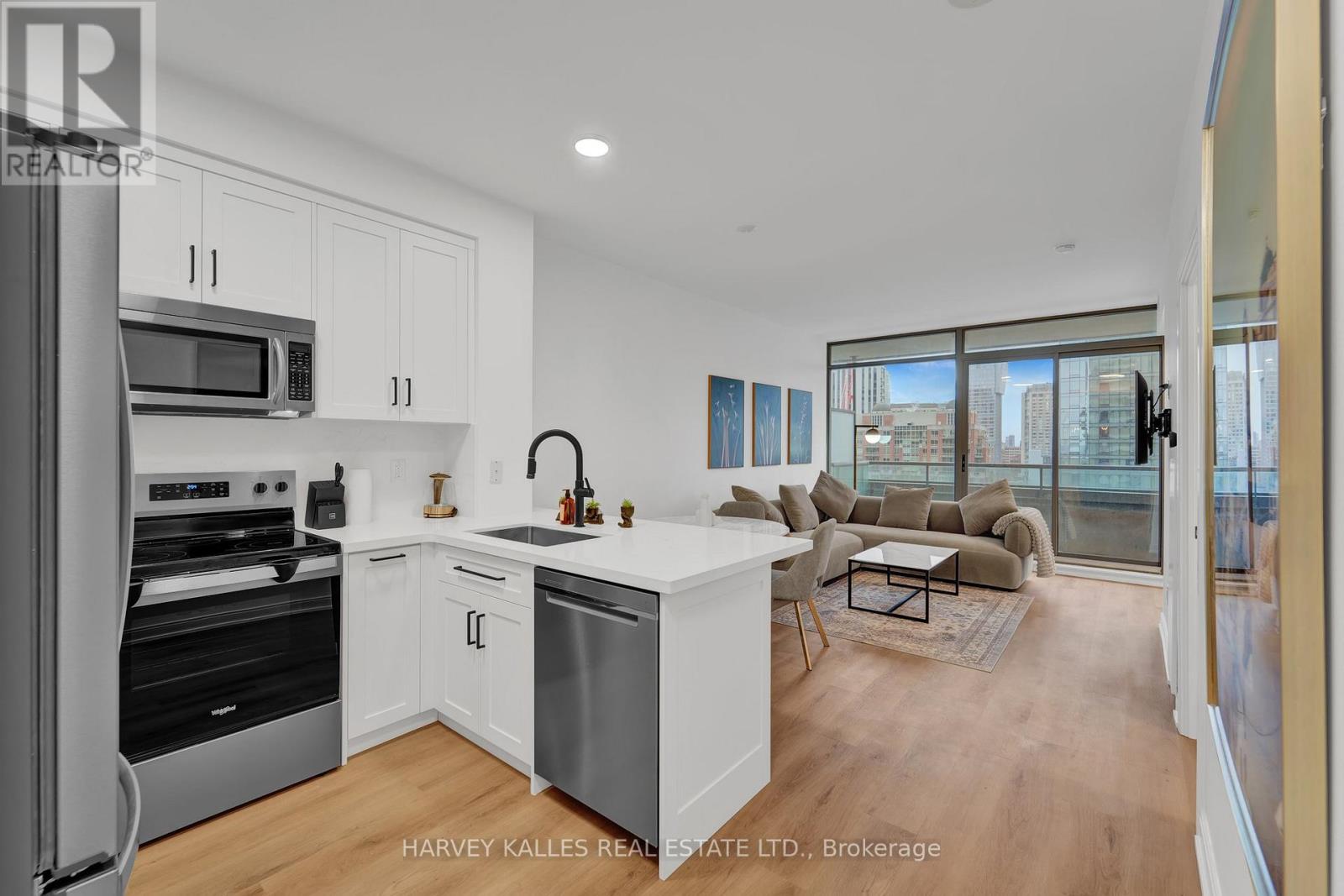 1606 - 18 YORKVILLE AVENUE