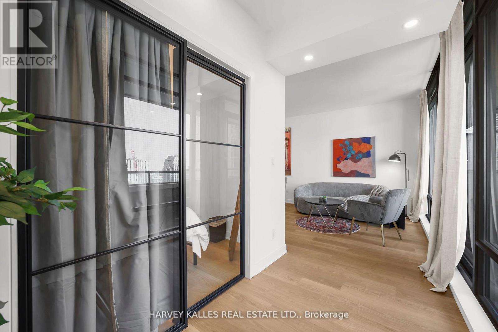 1606 - 18 YORKVILLE AVENUE