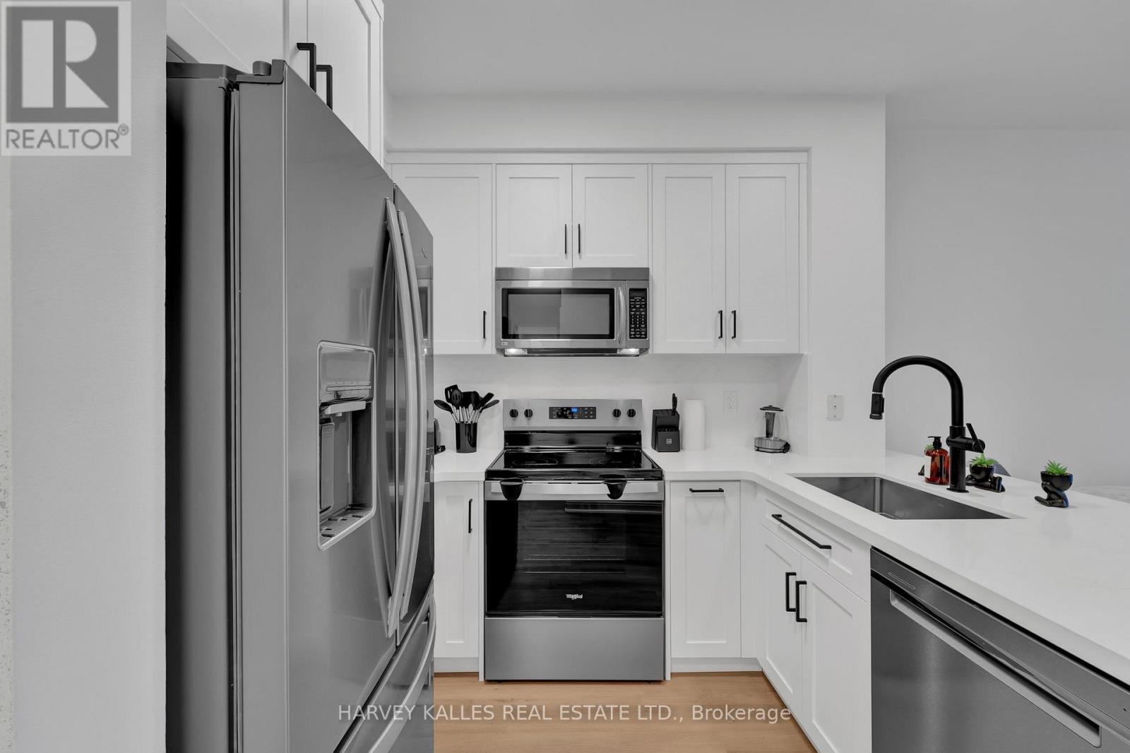 1606 - 18 YORKVILLE AVENUE