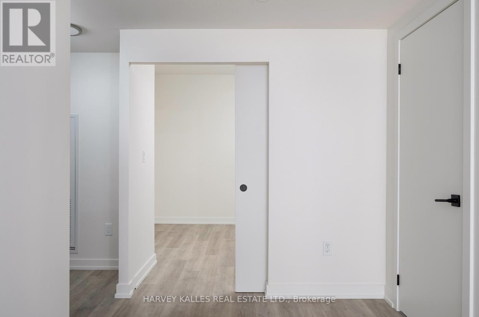 507 - 2 AUGUSTA AVENUE