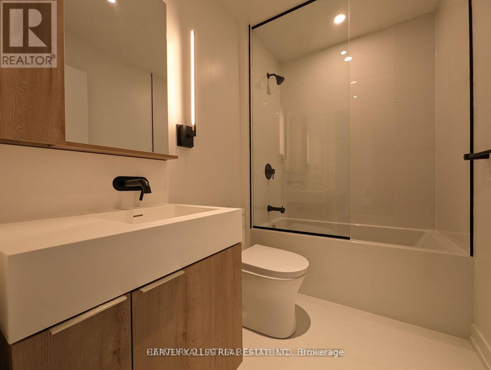 3206 - 117 BROADWAY AVENUE