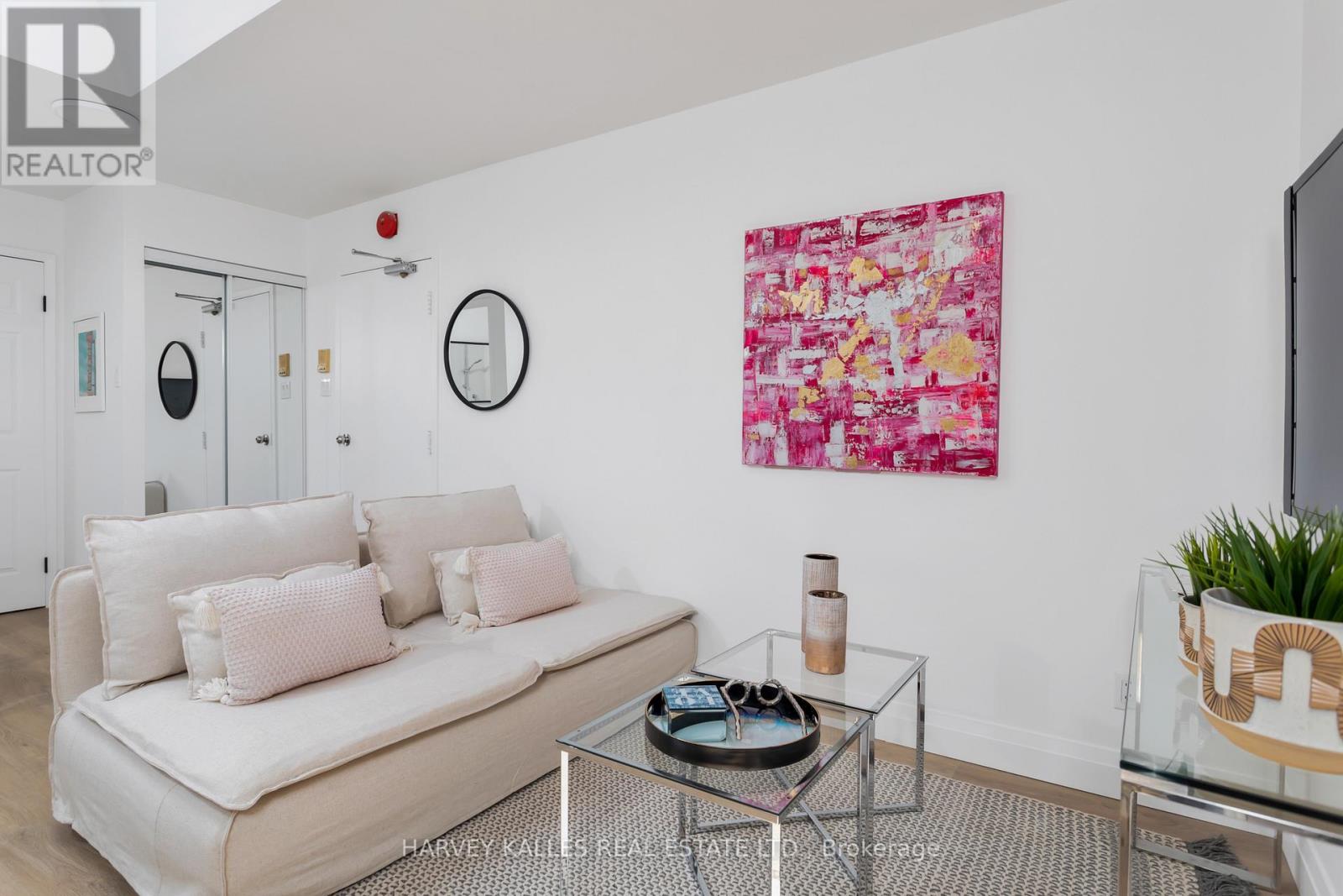 #2 FL3 - 1106 DUNDAS STREET W