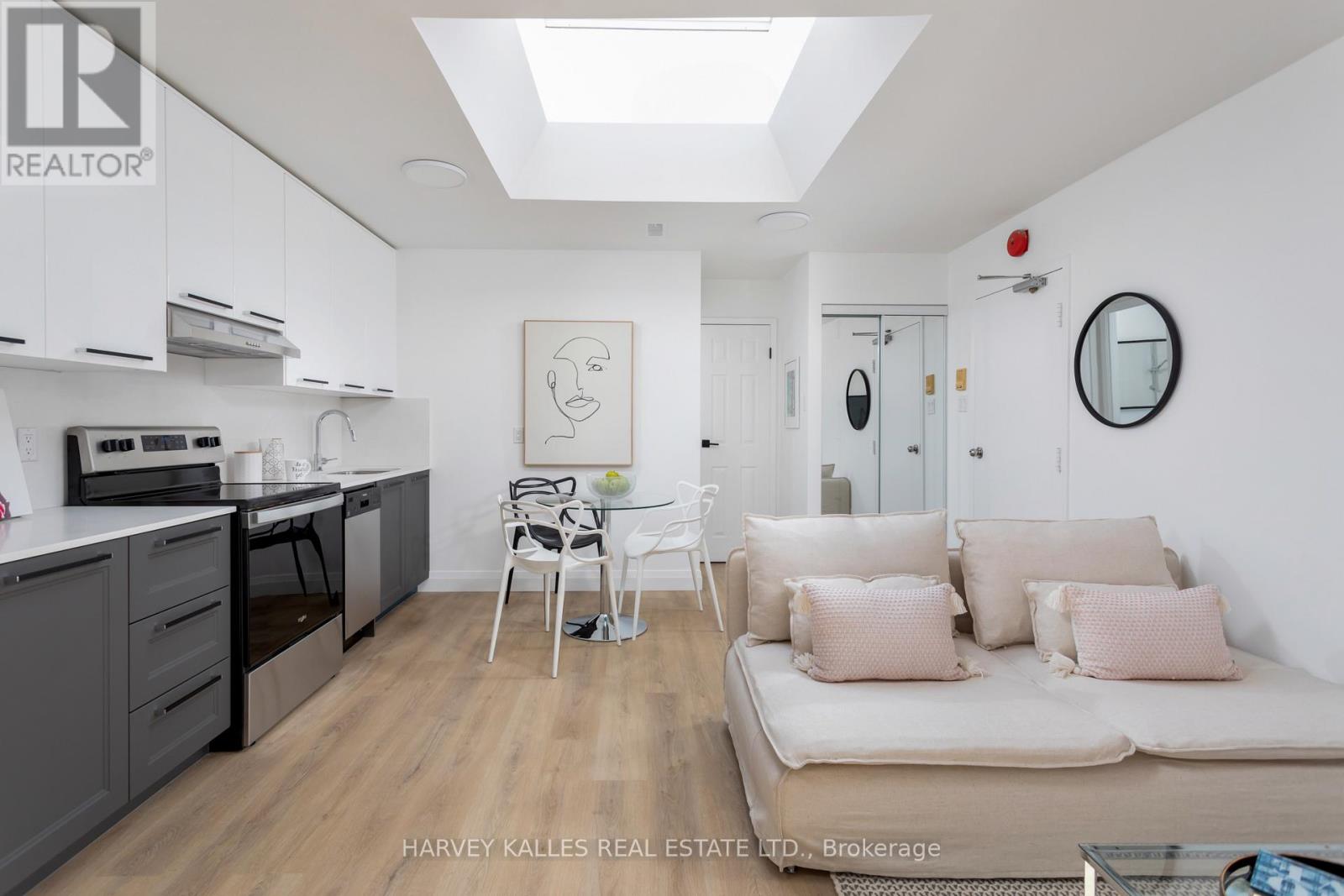 #2 FL3 - 1106 DUNDAS STREET W