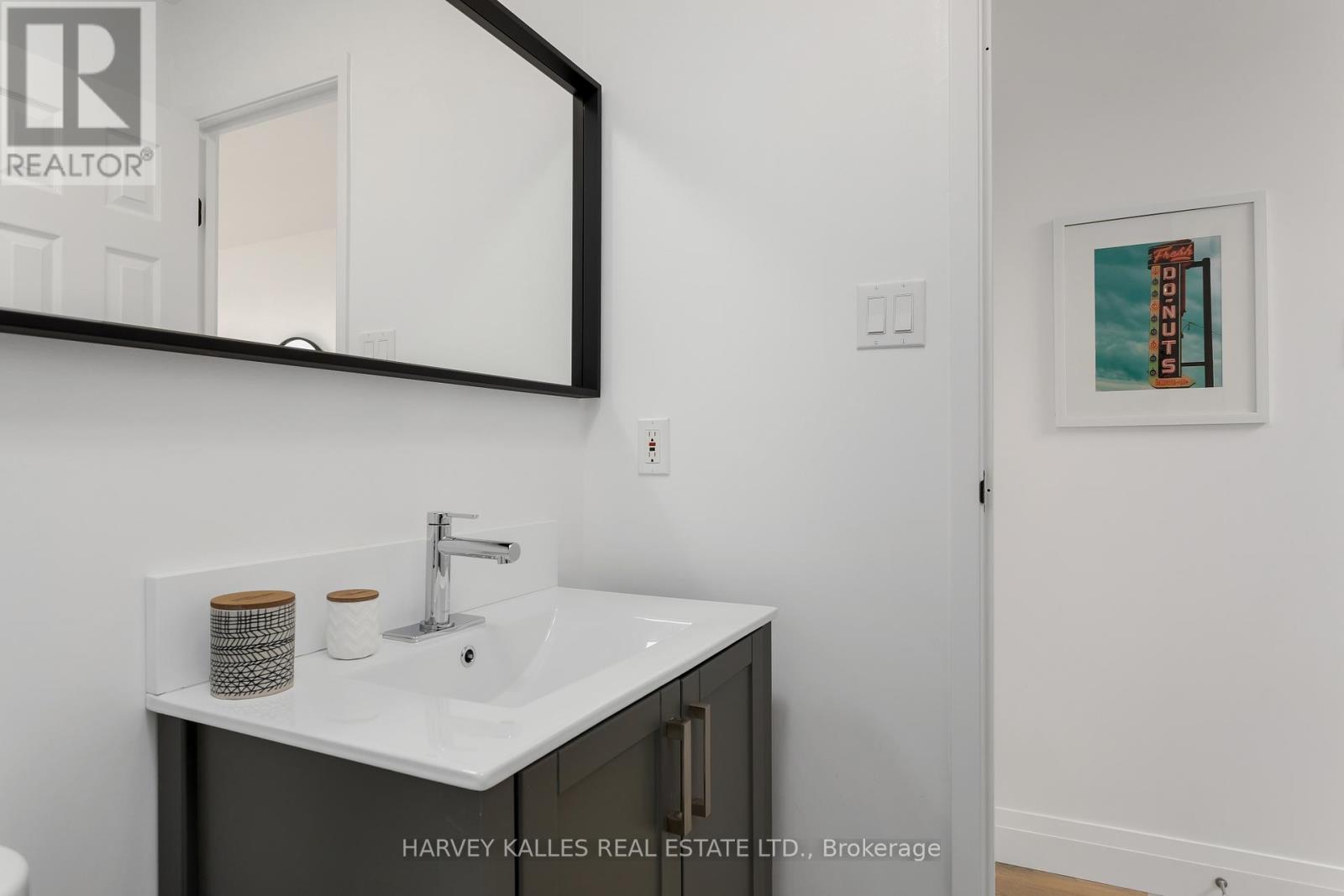 #2 FL3 - 1106 DUNDAS STREET W