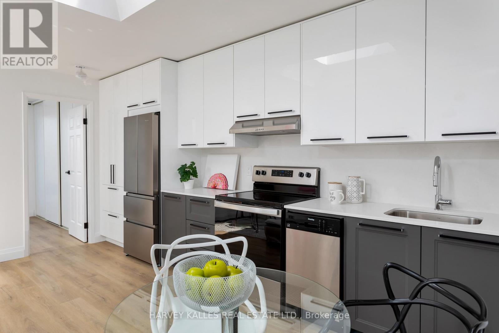 #2 FL3 - 1106 DUNDAS STREET W