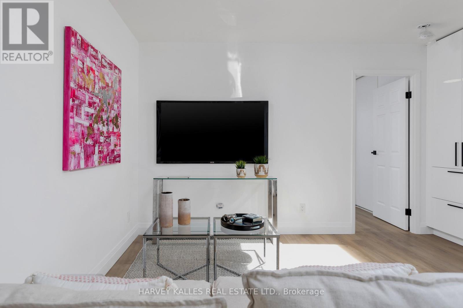 #2 FL3 - 1106 DUNDAS STREET W