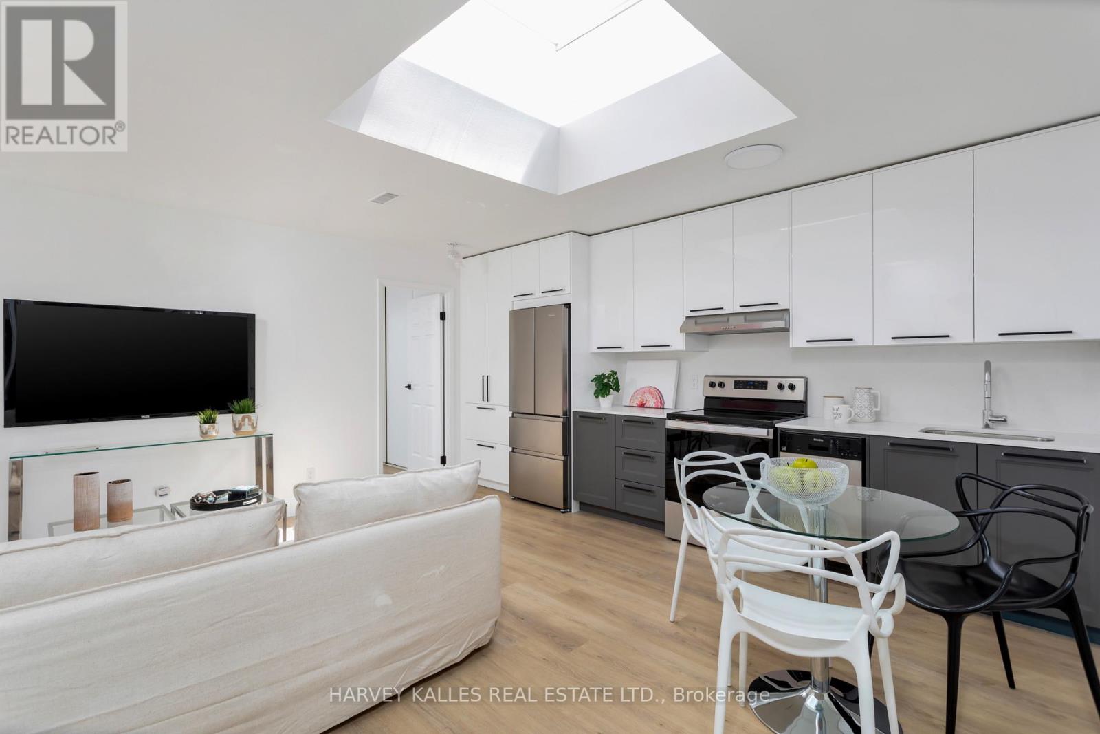 #2 FL3 - 1106 DUNDAS STREET W