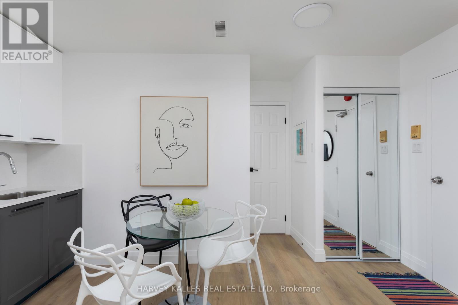 #2 FL3 - 1106 DUNDAS STREET W