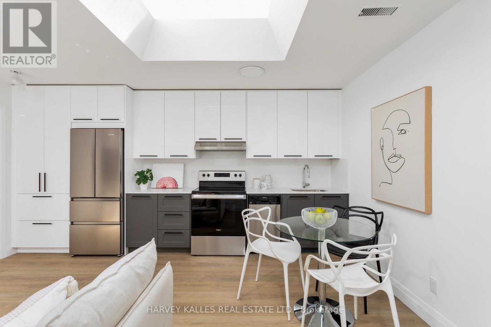 #2 FL3 - 1106 DUNDAS STREET W