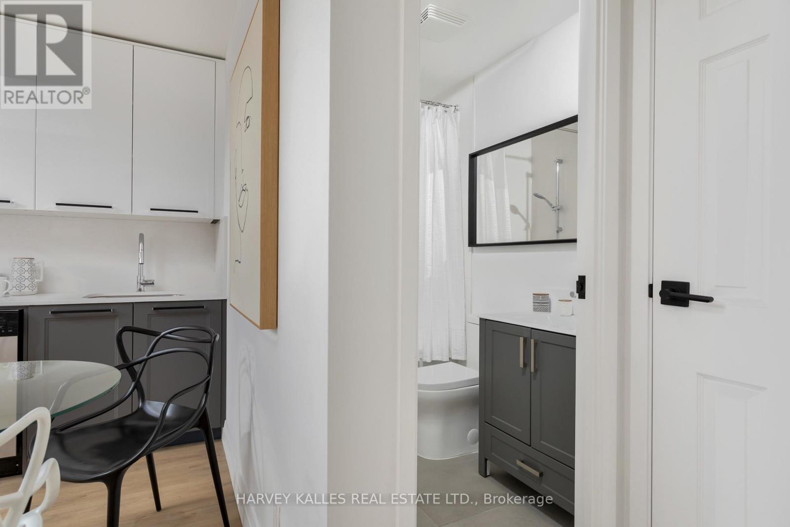 #2 FL3 - 1106 DUNDAS STREET W