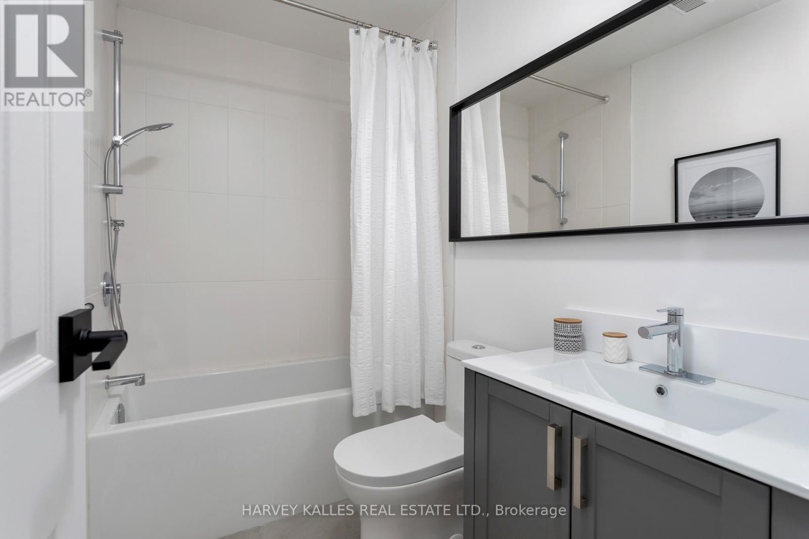 #2 FL3 - 1106 DUNDAS STREET W