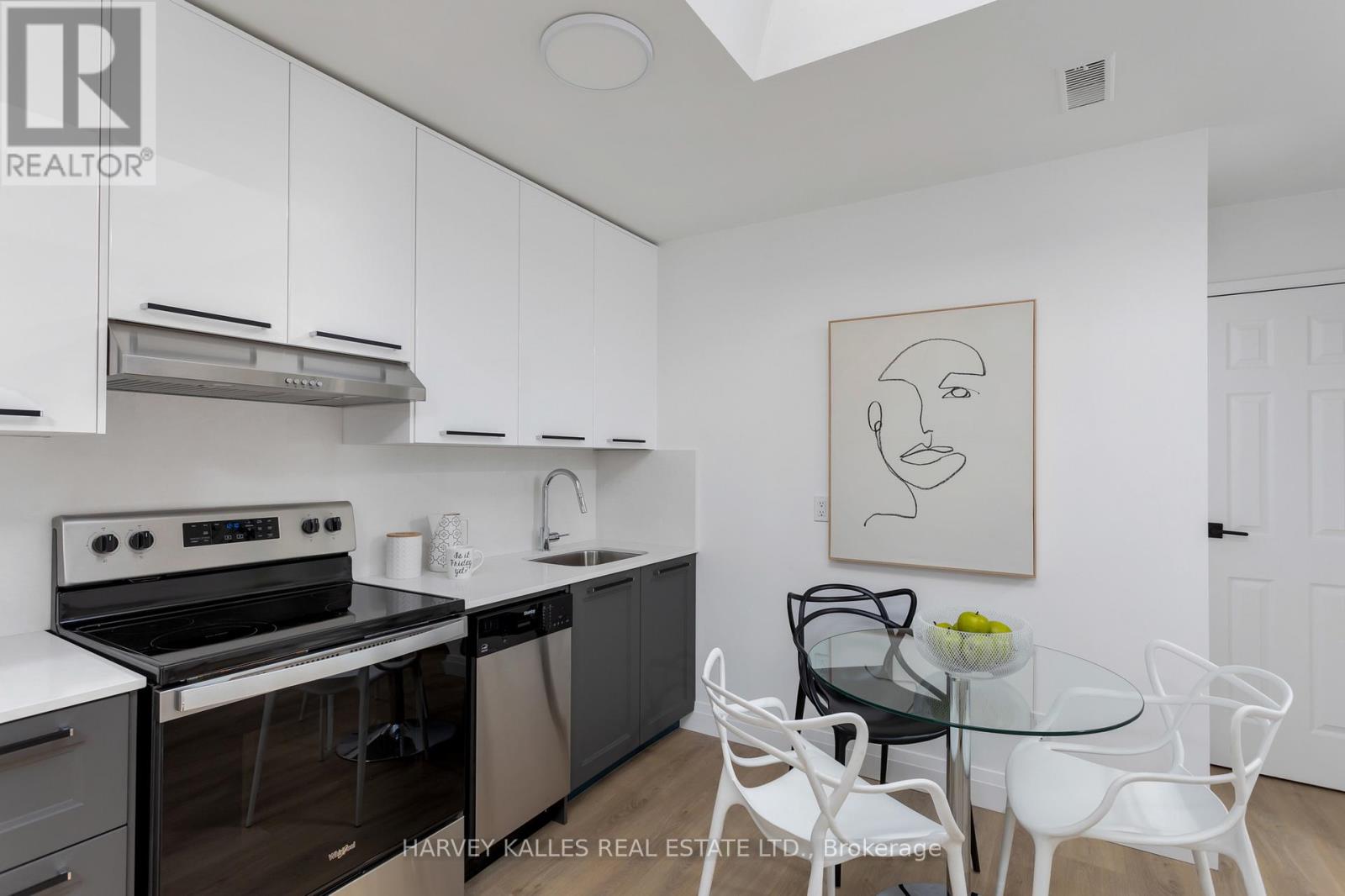 #2 FL3 - 1106 DUNDAS STREET W