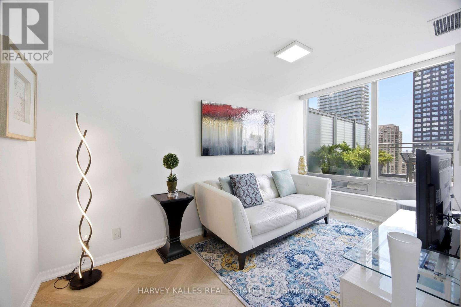 PH2 - 22 WELLESLEY STREET E