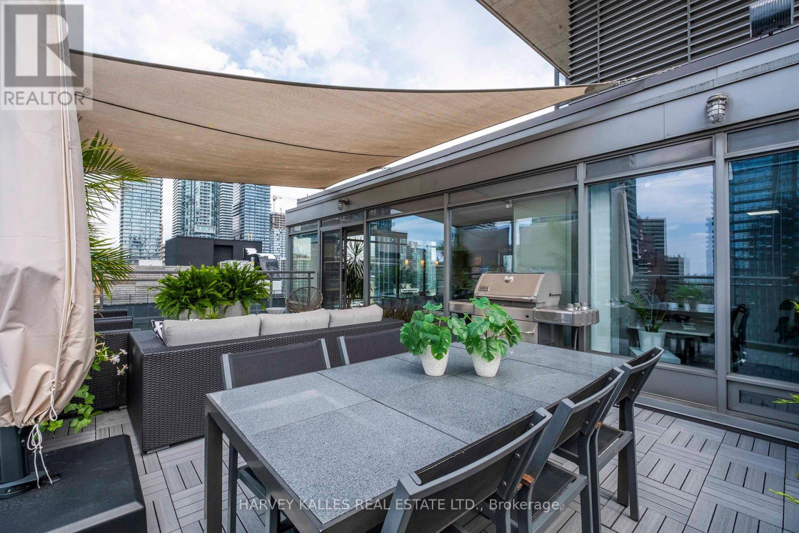 PH2 - 22 WELLESLEY STREET E