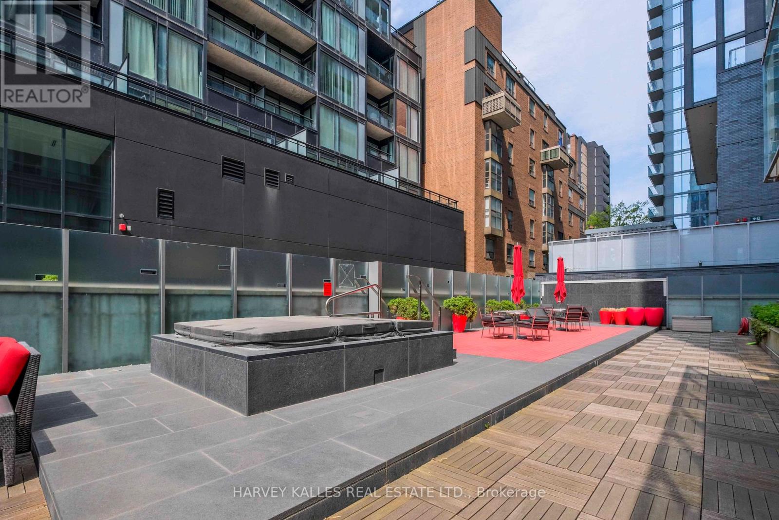 PH2 - 22 WELLESLEY STREET E