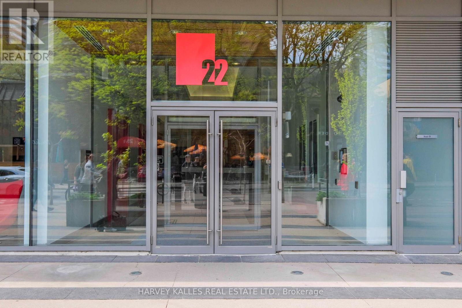 PH2 - 22 WELLESLEY STREET E