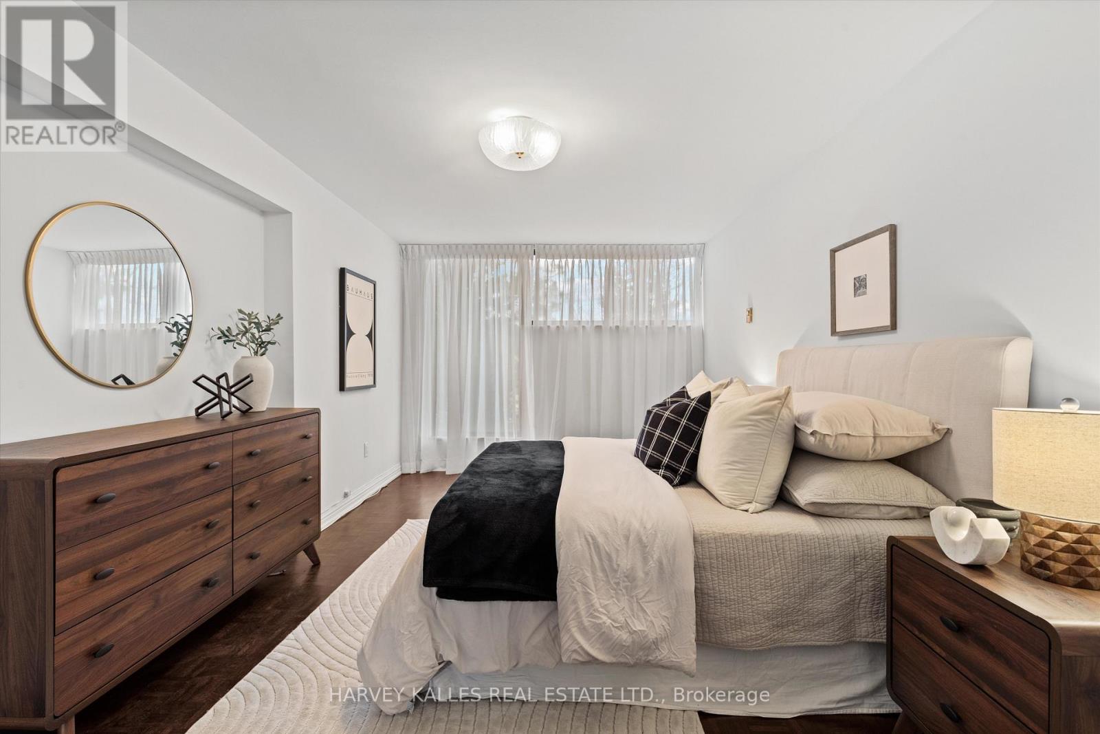 201 - 3900 YONGE STREET