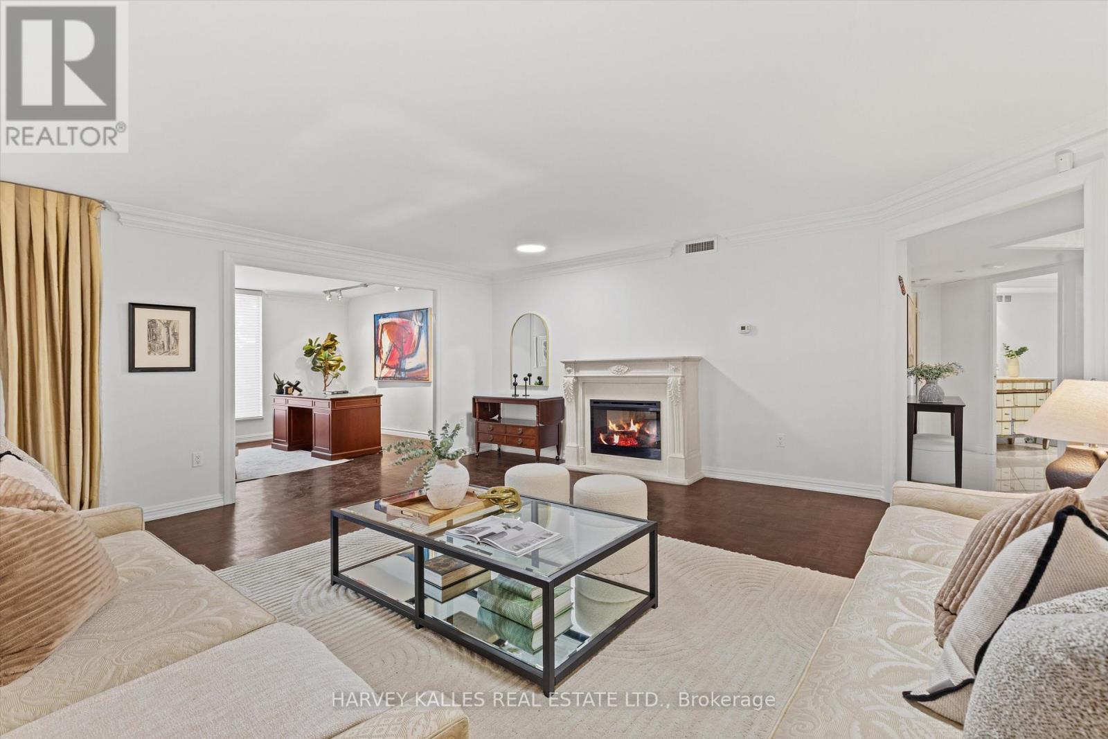 201 - 3900 YONGE STREET