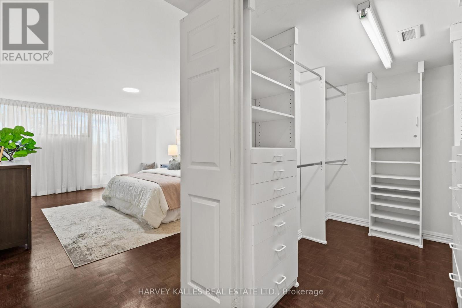 201 - 3900 YONGE STREET