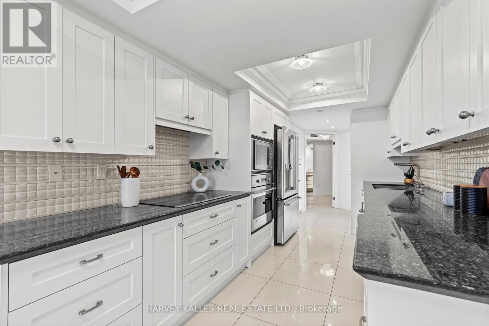 201 - 3900 YONGE STREET