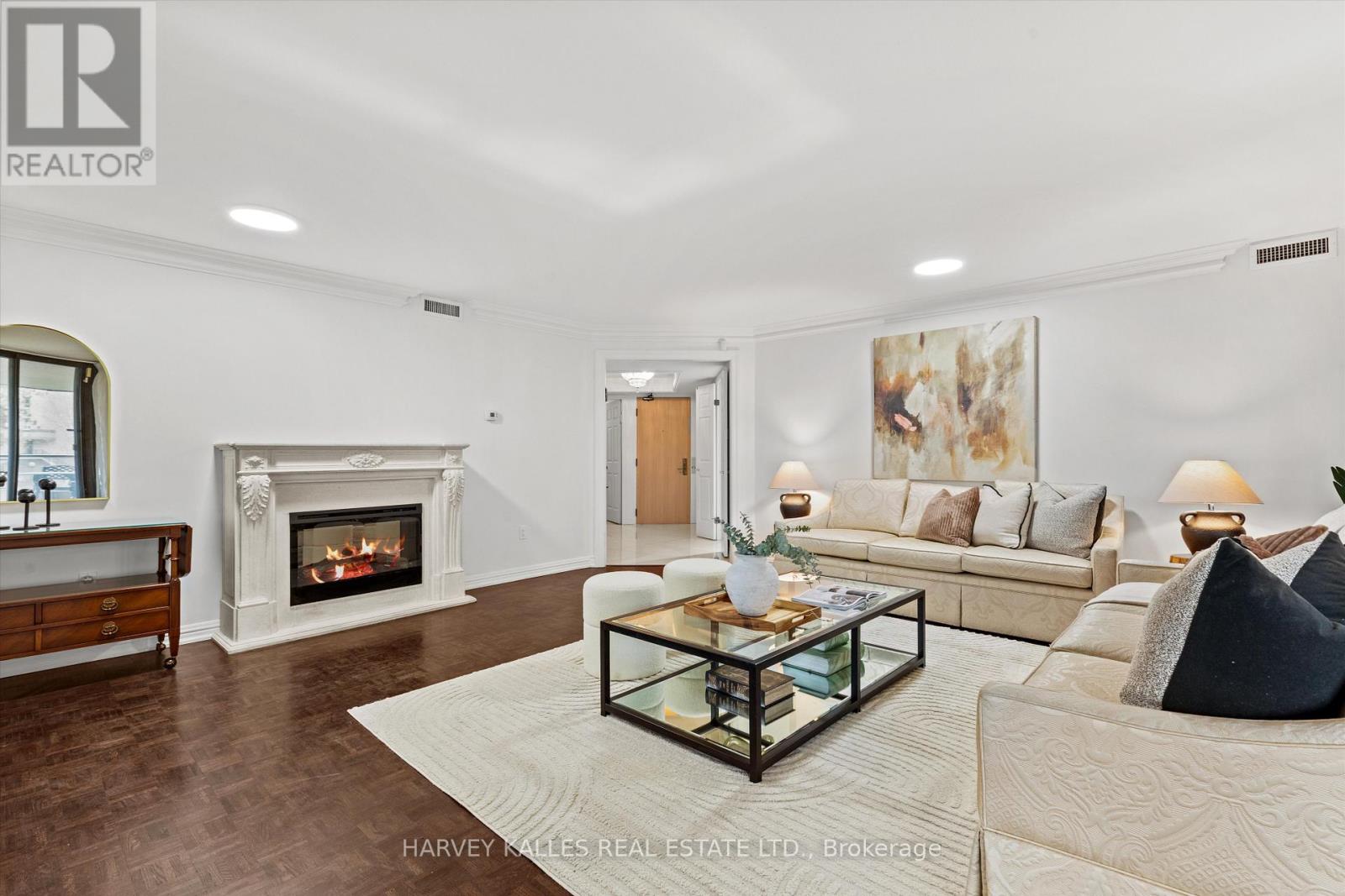 201 - 3900 YONGE STREET