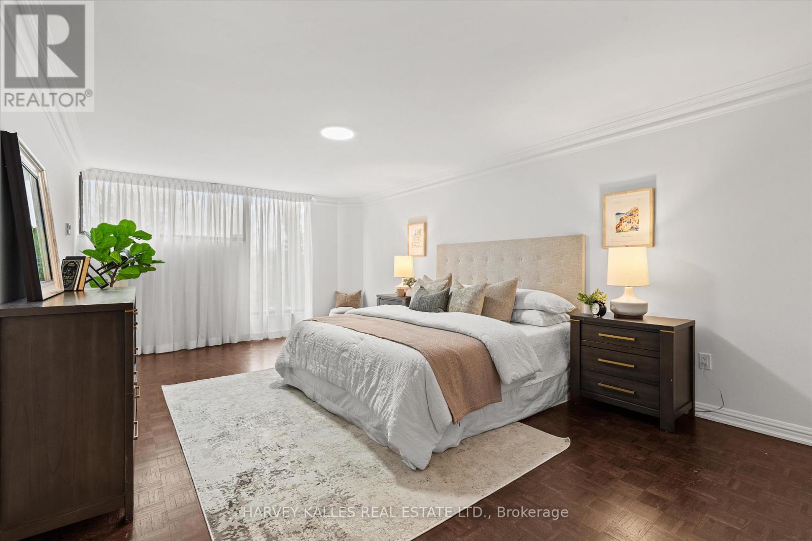 201 - 3900 YONGE STREET