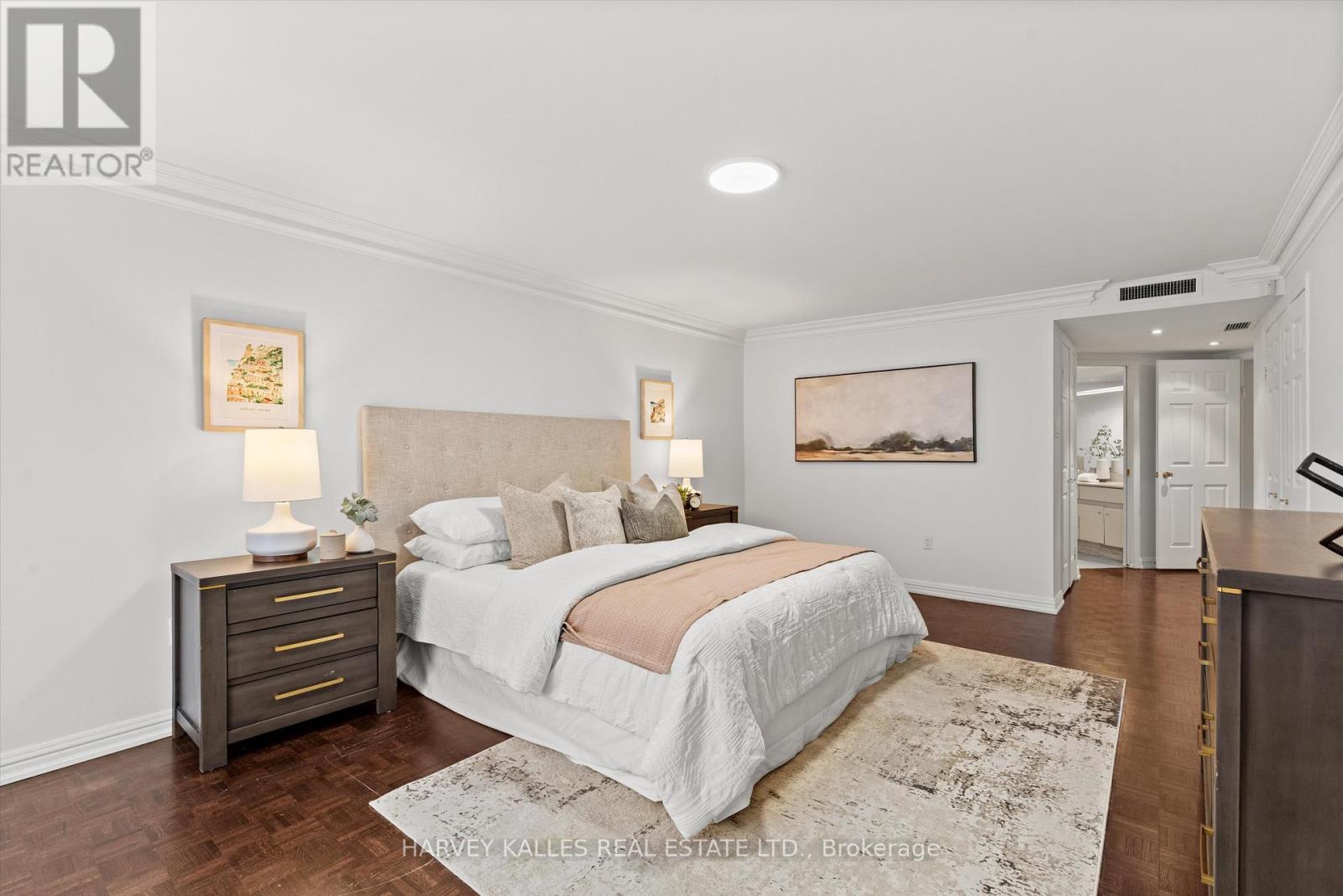 201 - 3900 YONGE STREET