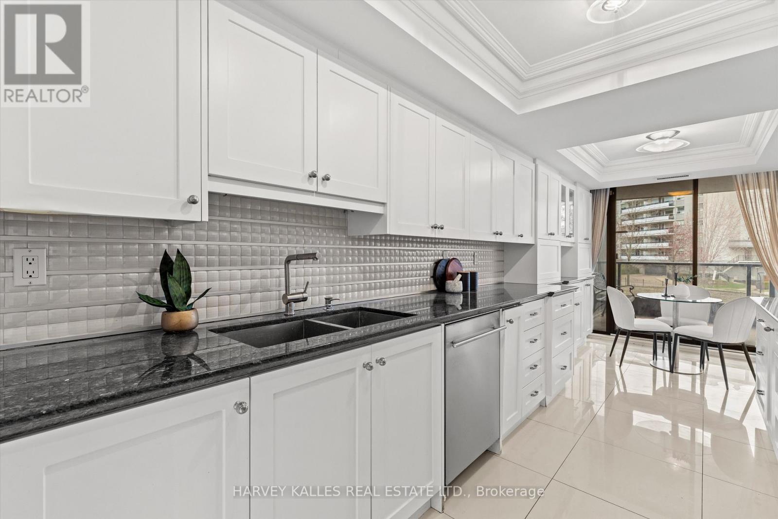 201 - 3900 YONGE STREET