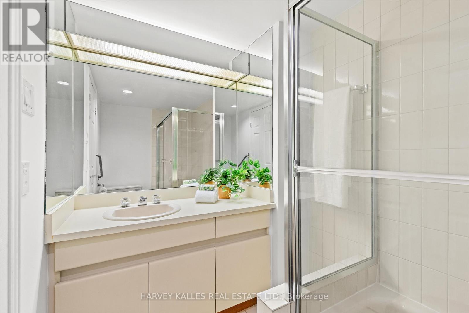 201 - 3900 YONGE STREET