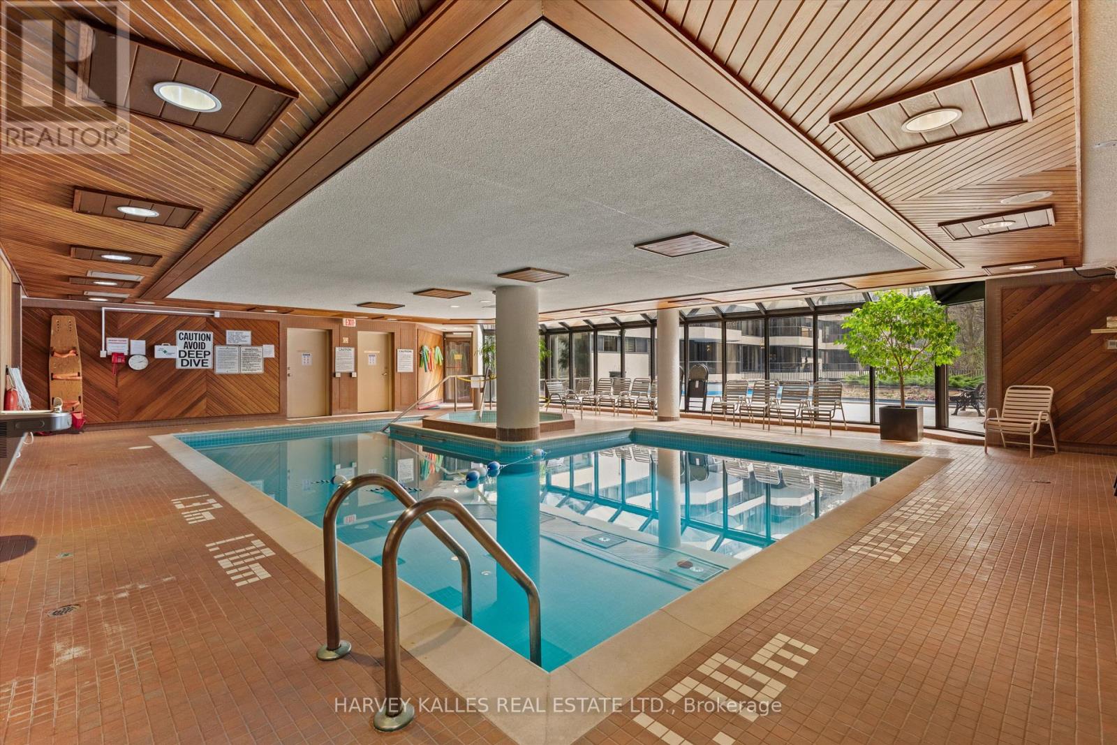 201 - 3900 YONGE STREET