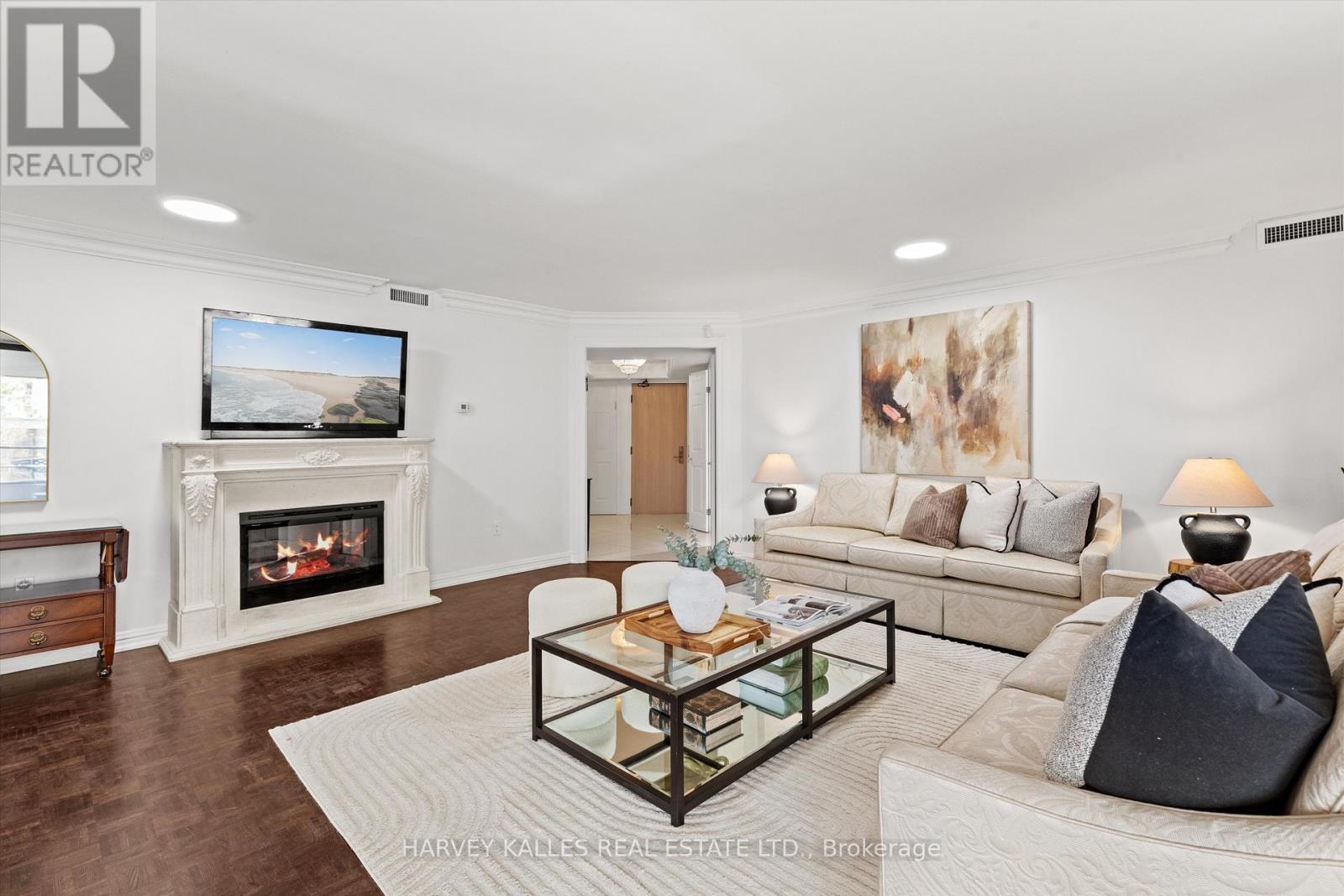 201 - 3900 YONGE STREET