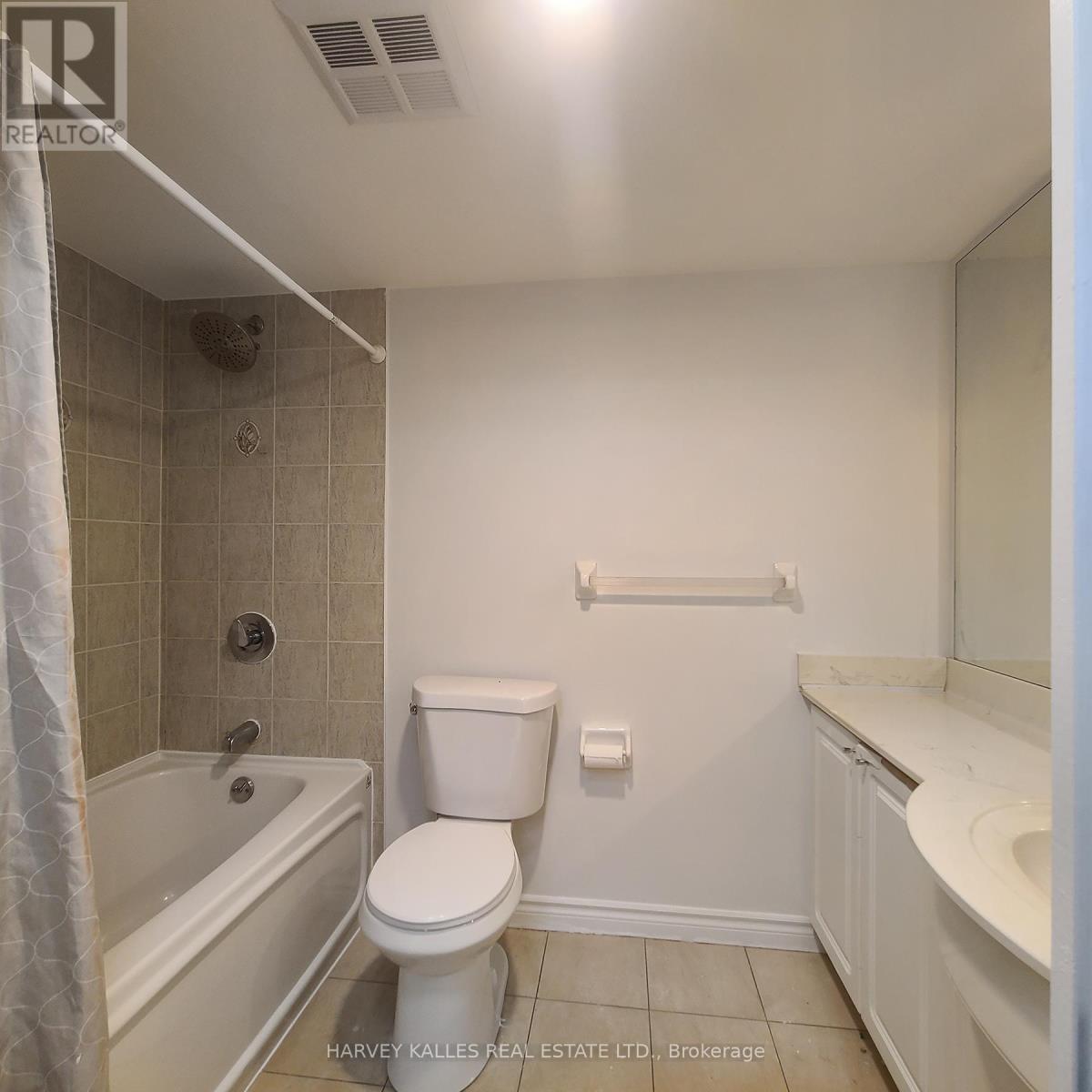 206 - 600 QUEENS QUAY