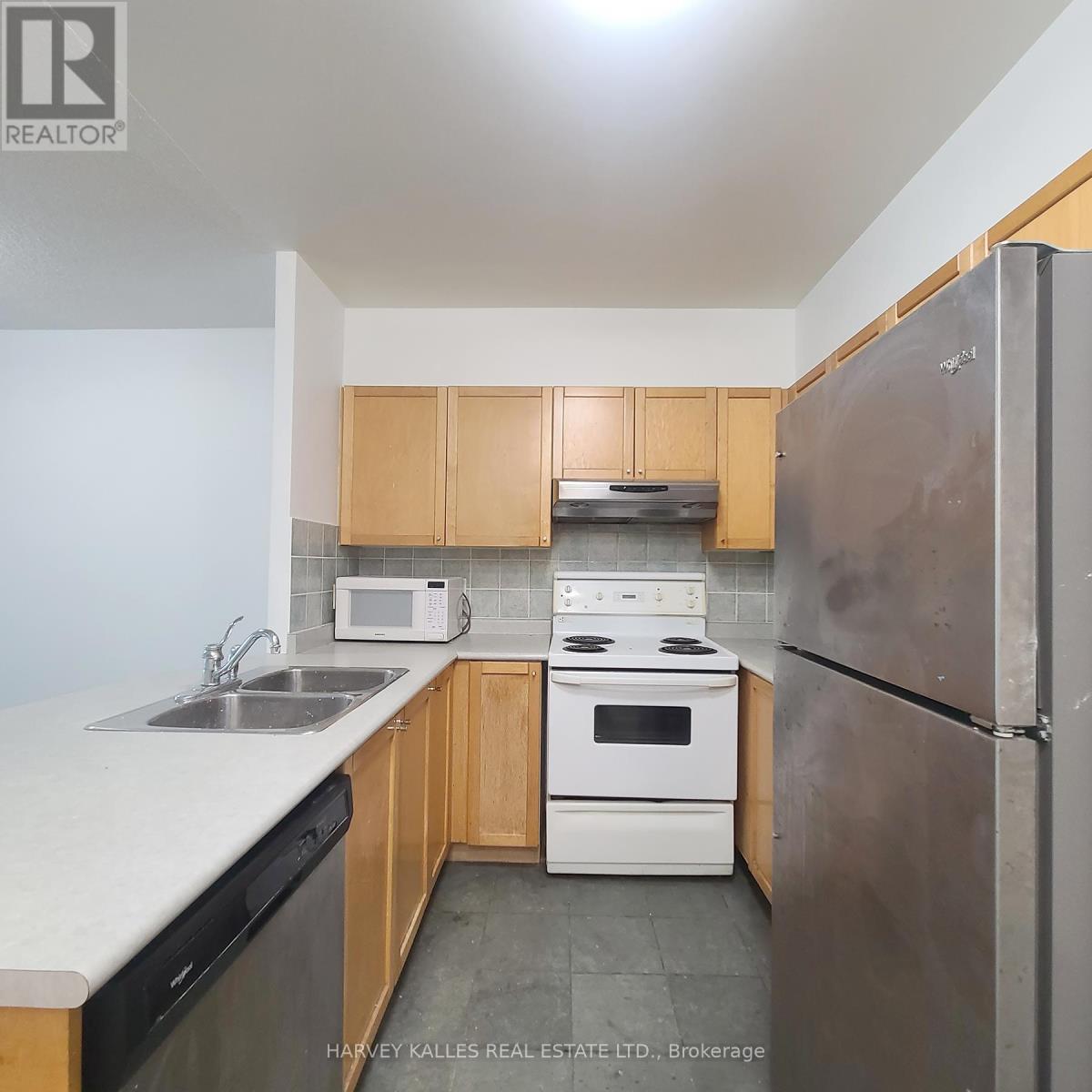 206 - 600 QUEENS QUAY