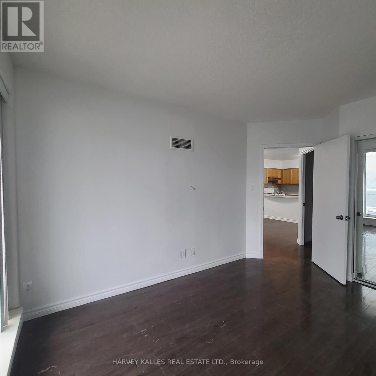 206 - 600 QUEENS QUAY