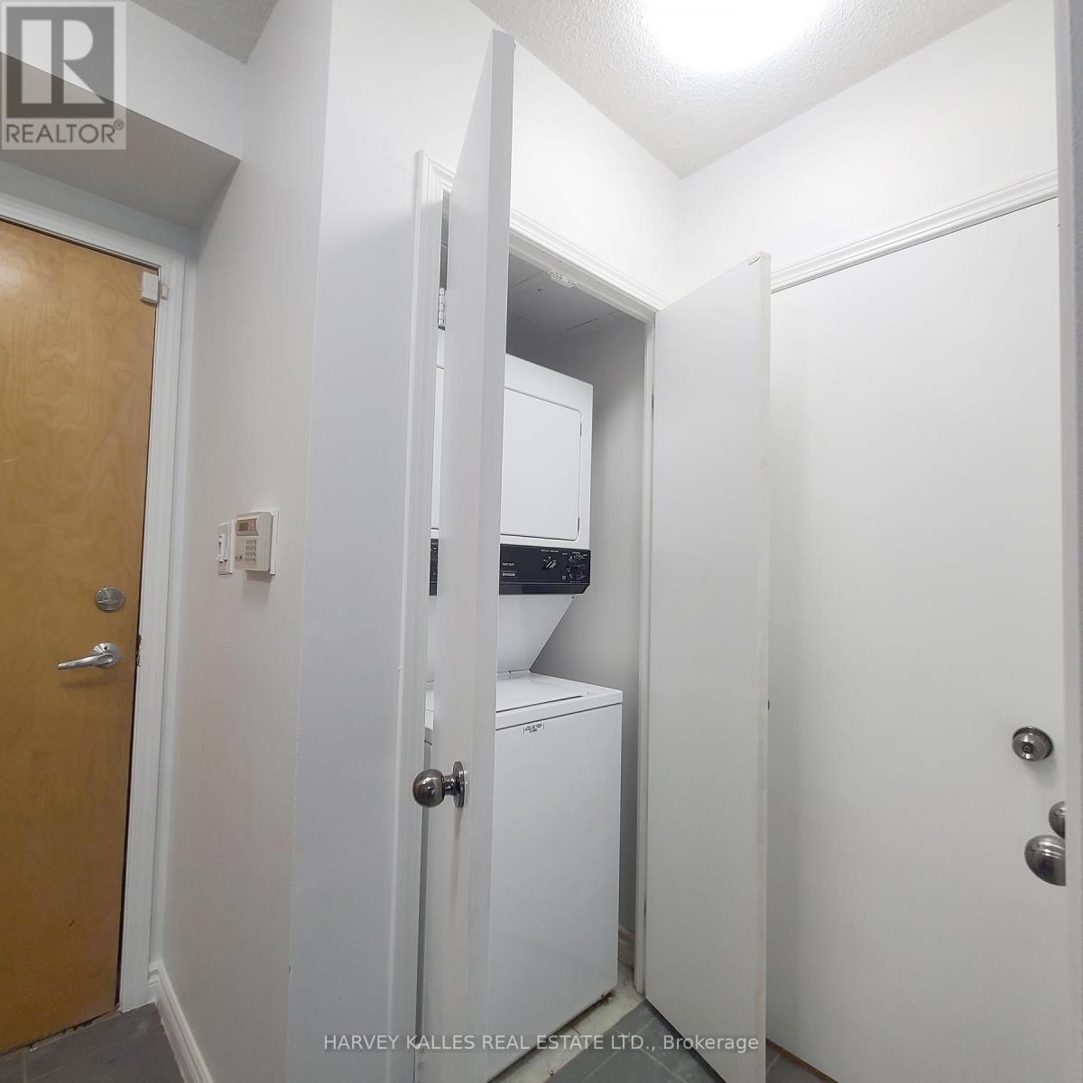 206 - 600 QUEENS QUAY