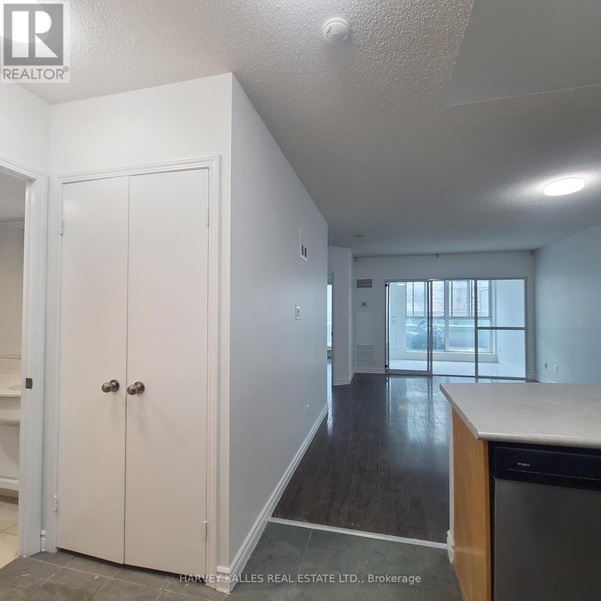 206 - 600 QUEENS QUAY