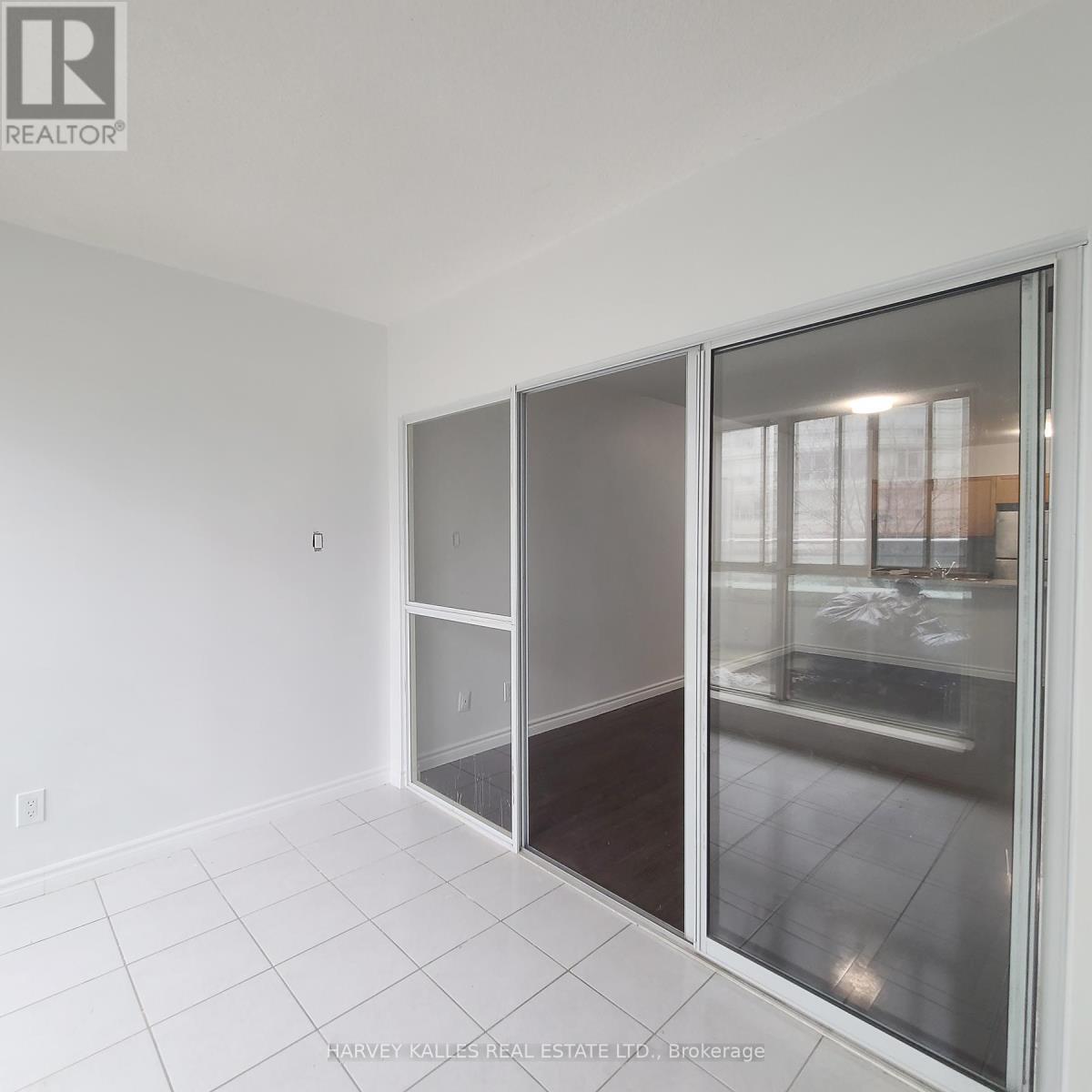 206 - 600 QUEENS QUAY