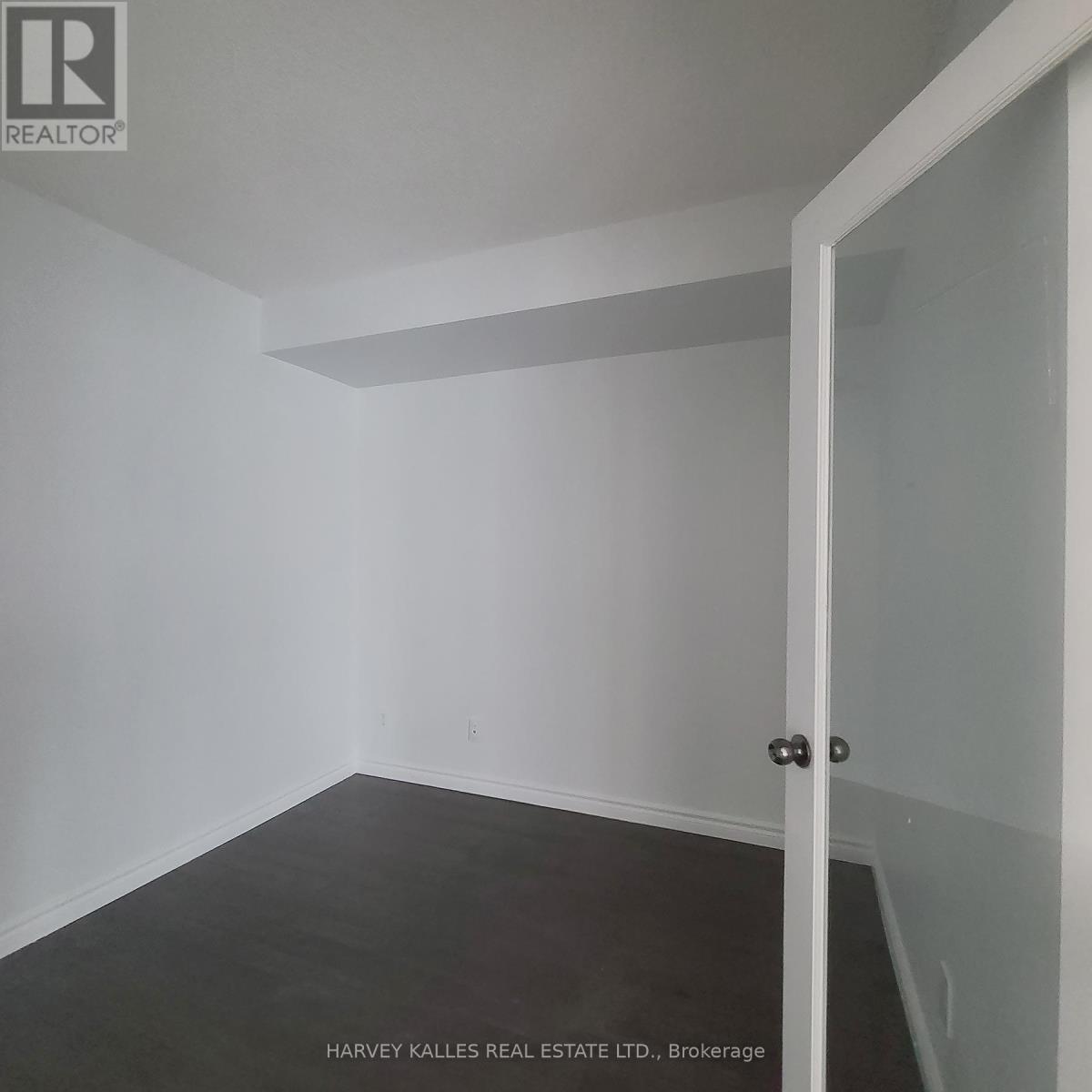 206 - 600 QUEENS QUAY