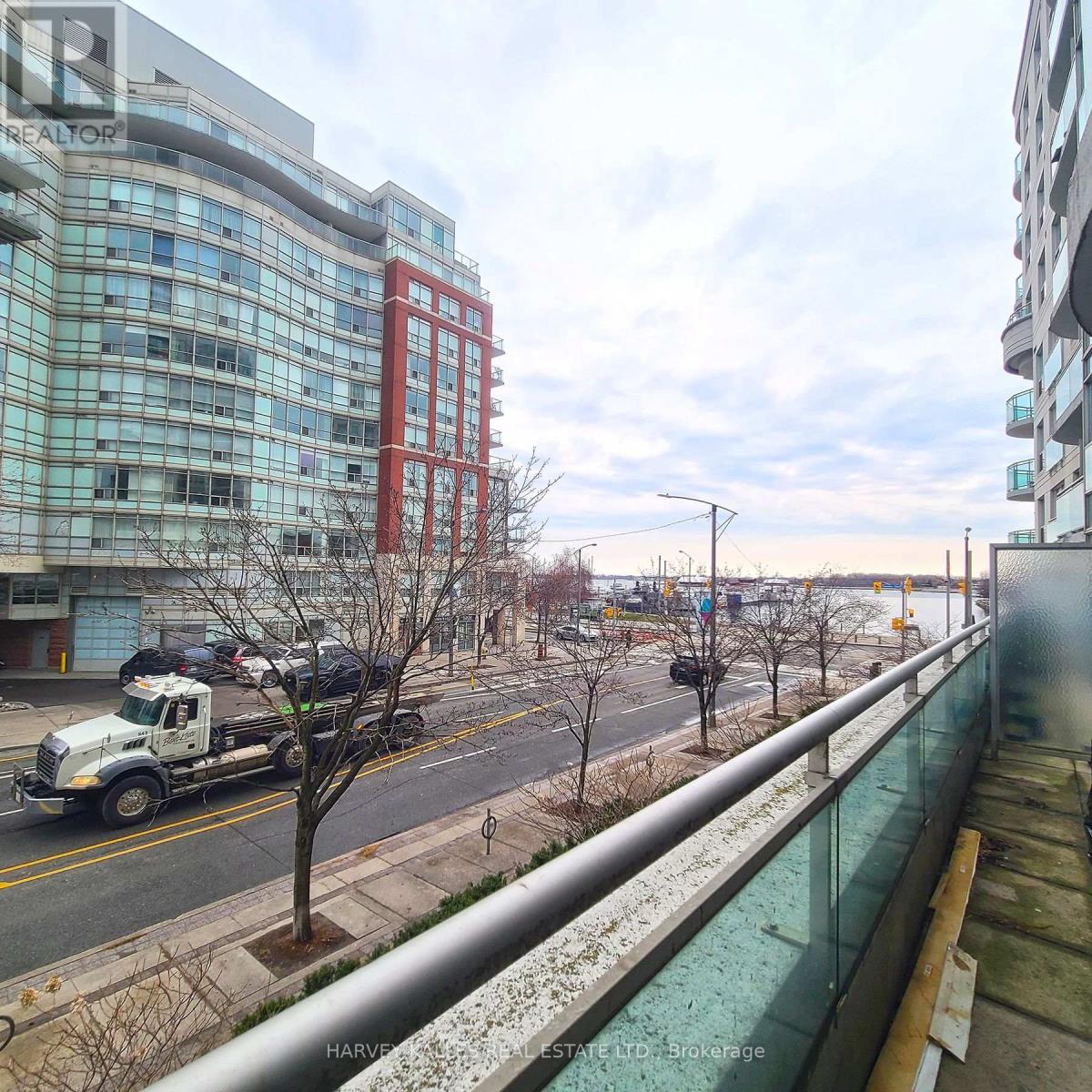 206 - 600 QUEENS QUAY