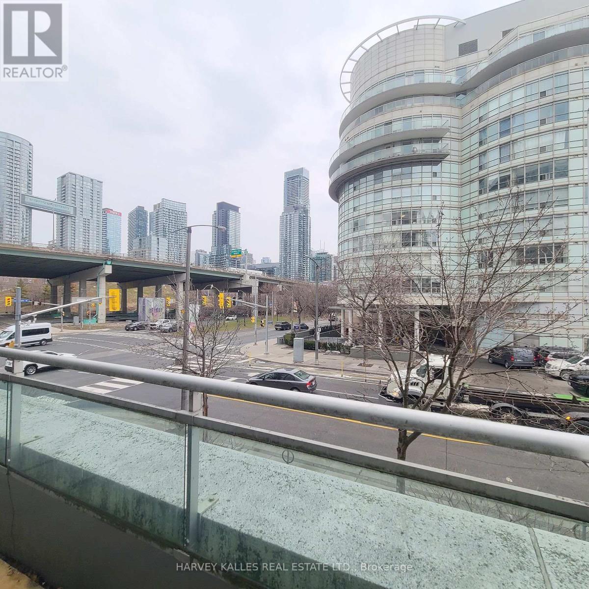 206 - 600 QUEENS QUAY