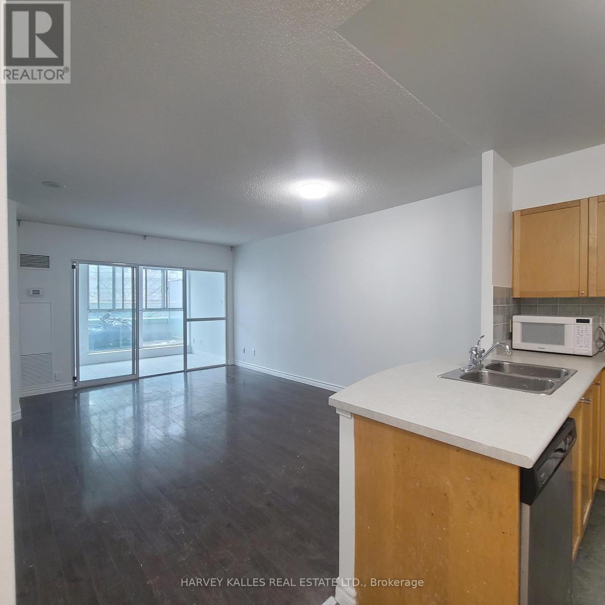 206 - 600 QUEENS QUAY