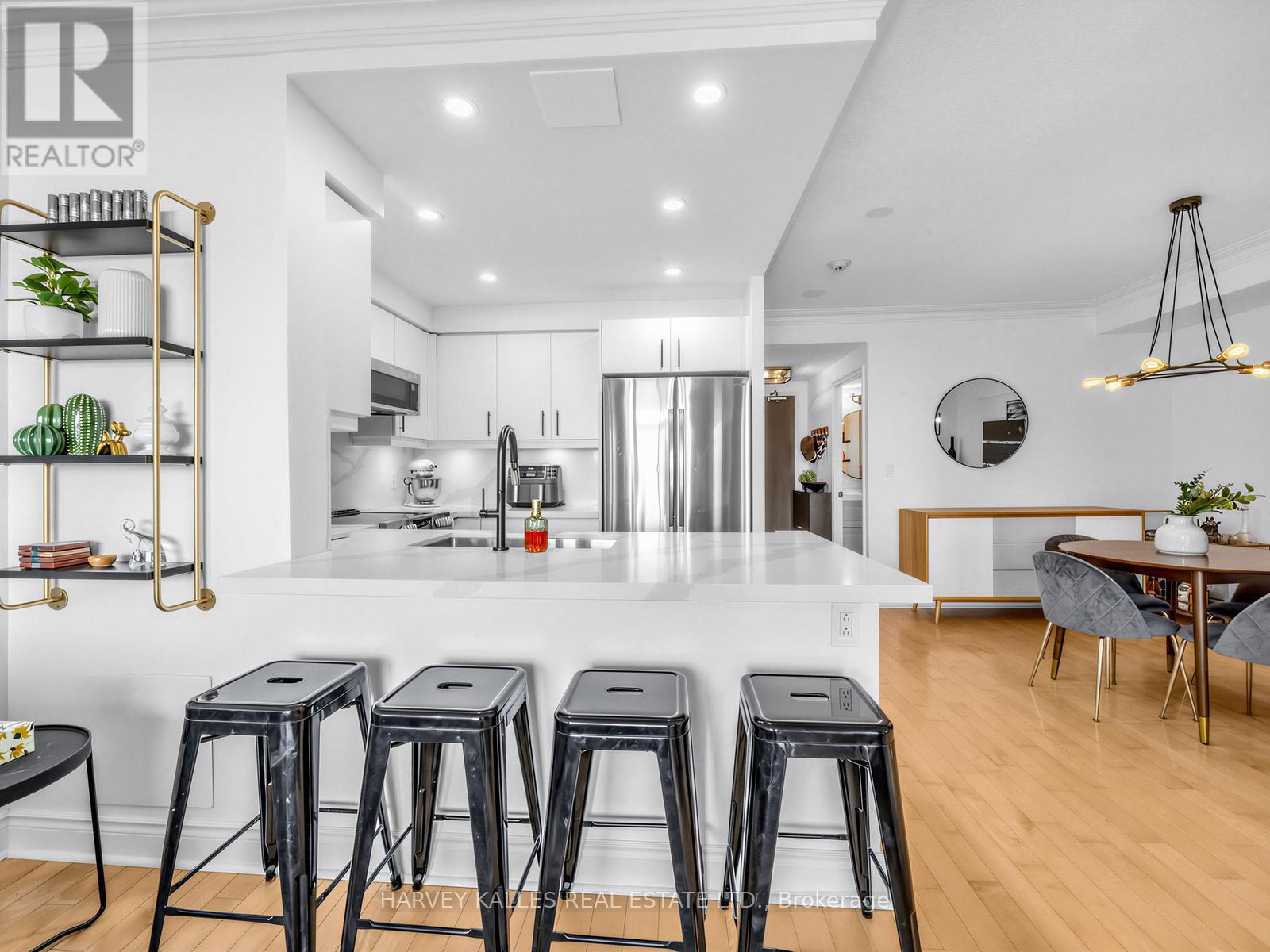 422 - 10 DELISLE AVENUE