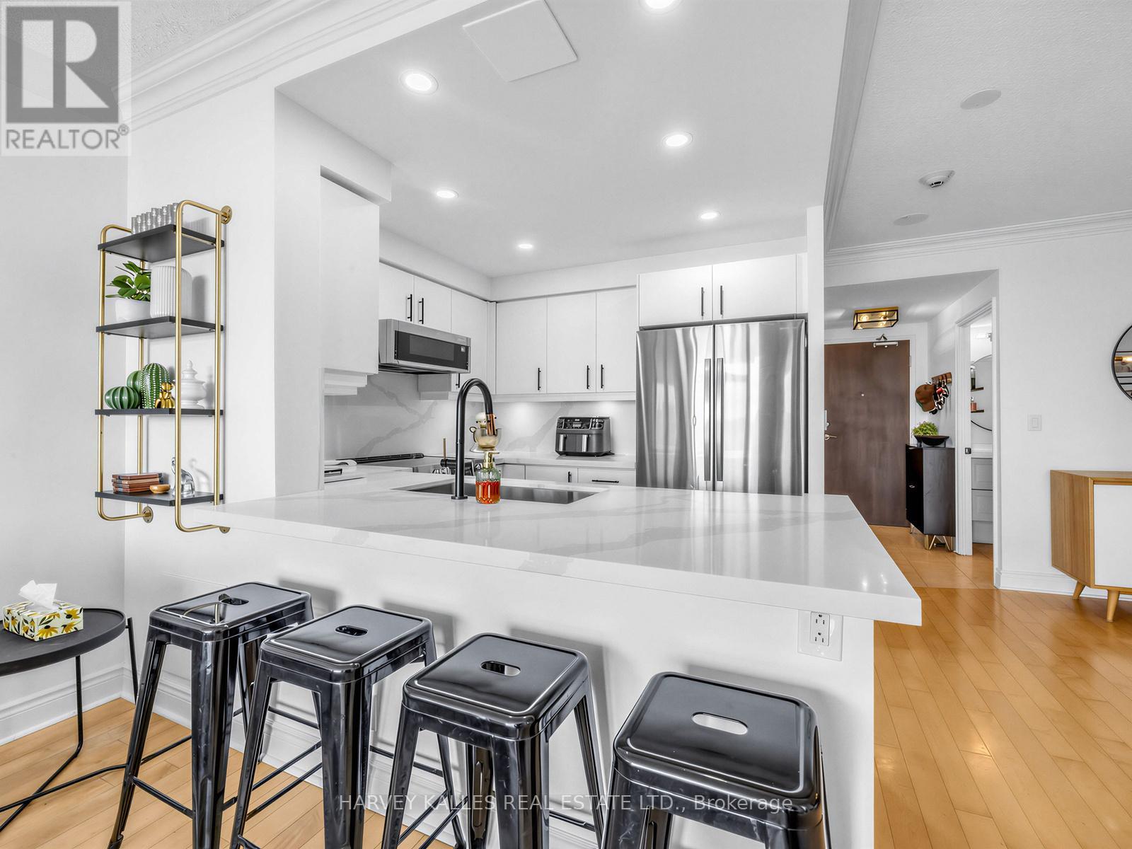 422 - 10 DELISLE AVENUE