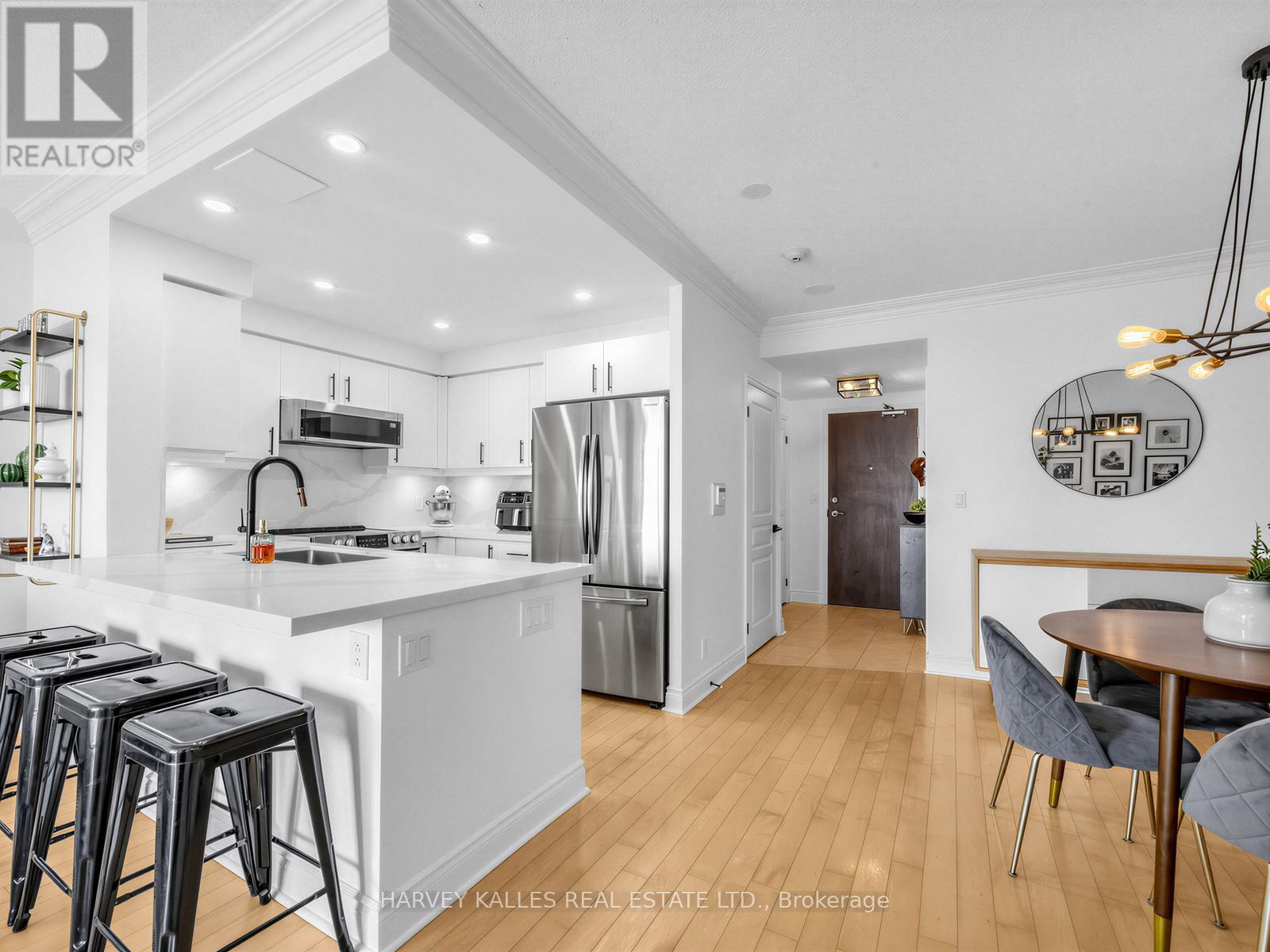 422 - 10 DELISLE AVENUE